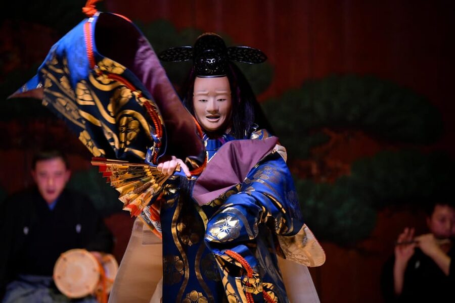 Tokyo: Traditional Japanese Performing Arts Show and Dinner - Service, hospitality, and the final photograph