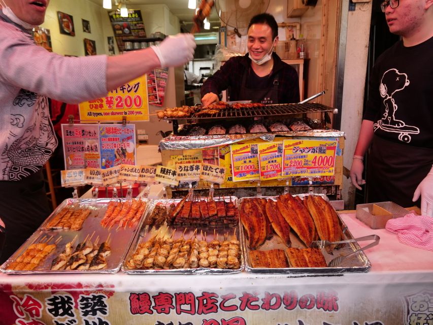 Tokyo: Tsukiji Fish Market Tour with 6 Stops & Seafood Lunch - Five tastings through the Outer Market