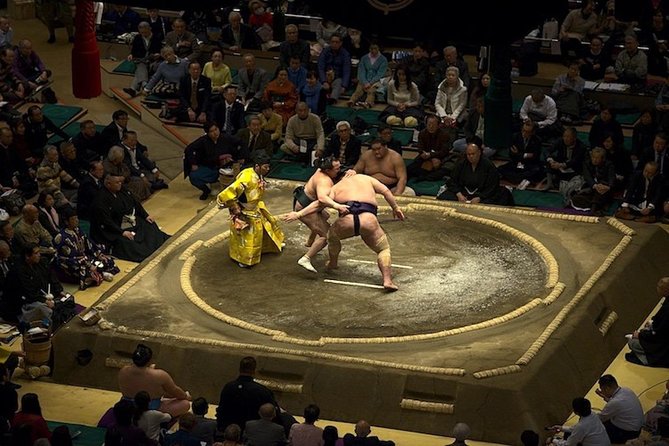 Ultimate Sumo Tournament: Tokyo, Osaka, Nagoya, Fukuoka - Osaka, Nagoya, and Fukuoka: the same sport, different trip