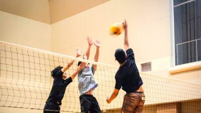 Volleyball in Osaka, Kobe & Kyoto with locals!