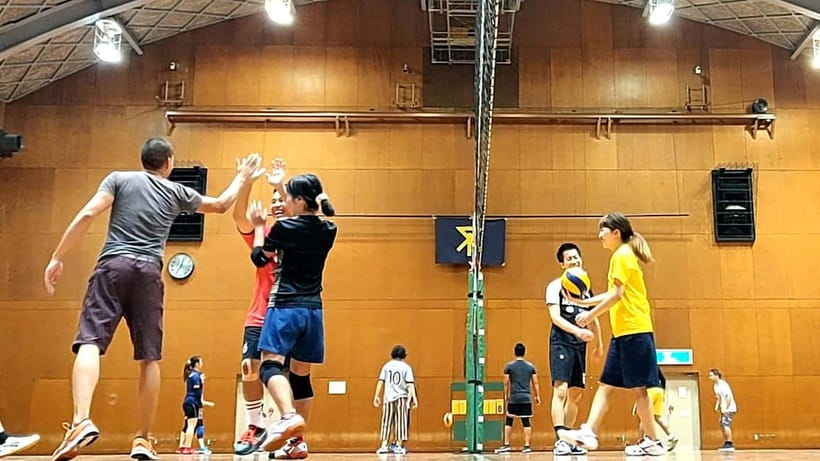 Volleyball in Osaka, Kobe & Kyoto with locals! - Meeting Japanese locals, and meeting the wider world
