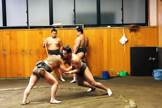 Watch Sumo Morning Practice at Stable in Tokyo - Reading the practice from warmup to sparring